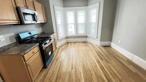 $3,200 | 31 Ridgeway Street, Unit 1, Lynn, MA 01902
