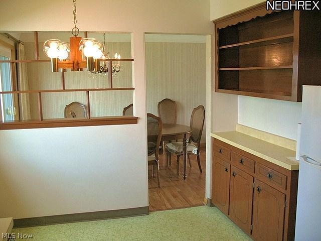 6053 Ascot Road Cleveland, OH 44124 - Photo 8 of 13