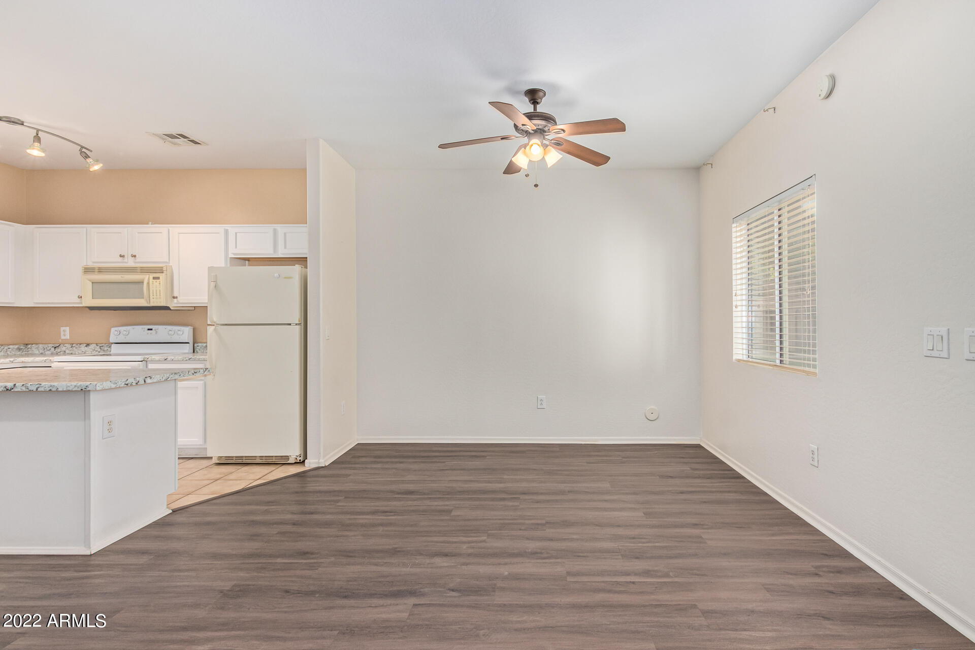 1718 West Colter Street, Unit 175 Phoenix, AZ 85015 - Photo 11 of 26 0008-08 - Colter