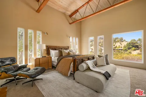 $2,395,000 | 8835 Crescent Drive, Los Angeles, CA 90046