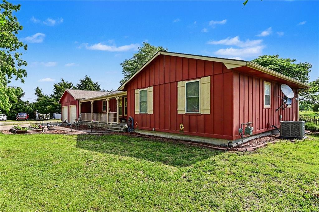 1301 West 8th Street Edgerton, KS 66021 - Photo 4 of 38