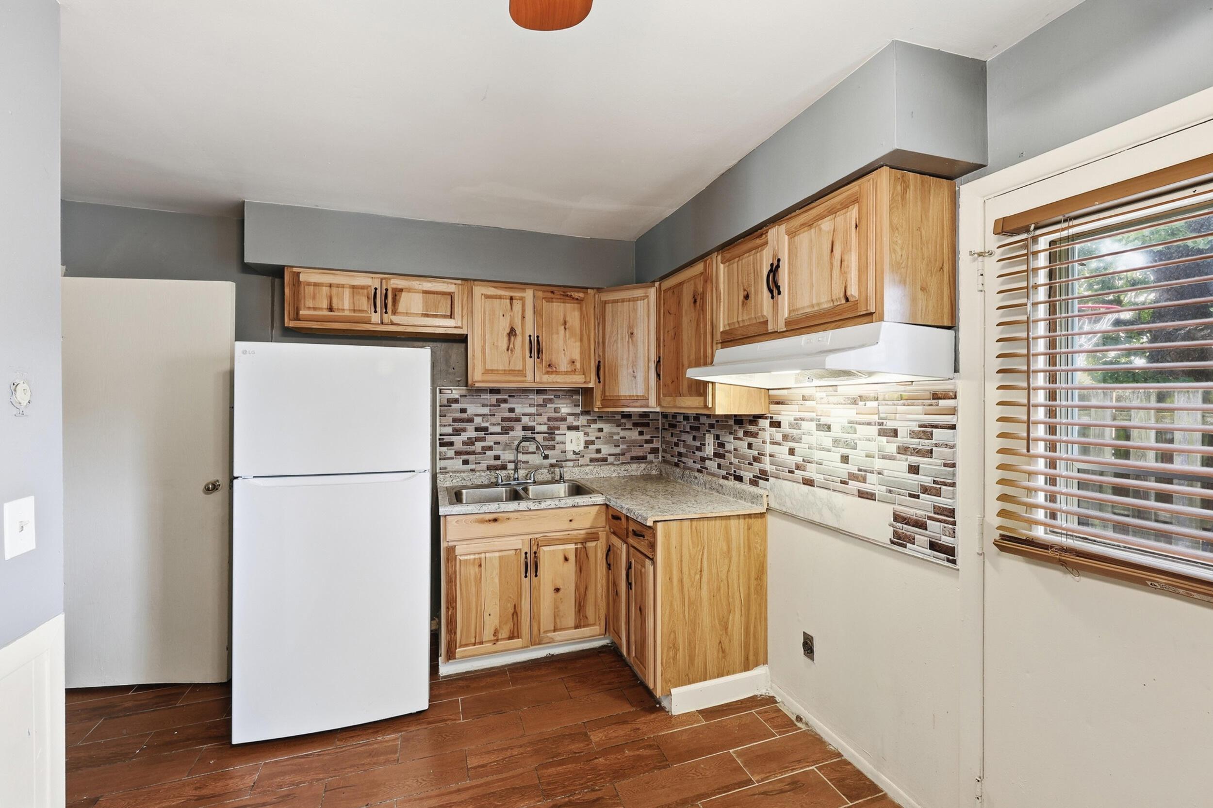 5720 Beechcroft Road, Unit H Columbus, OH 43229 - Photo 9 of 19 9_072a9587