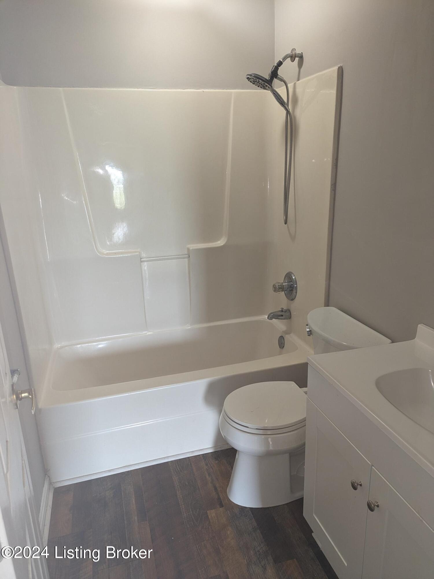 289 Beech Grv Road Shepherdsville, KY 40165 - Photo 6 of 13 Full Bath