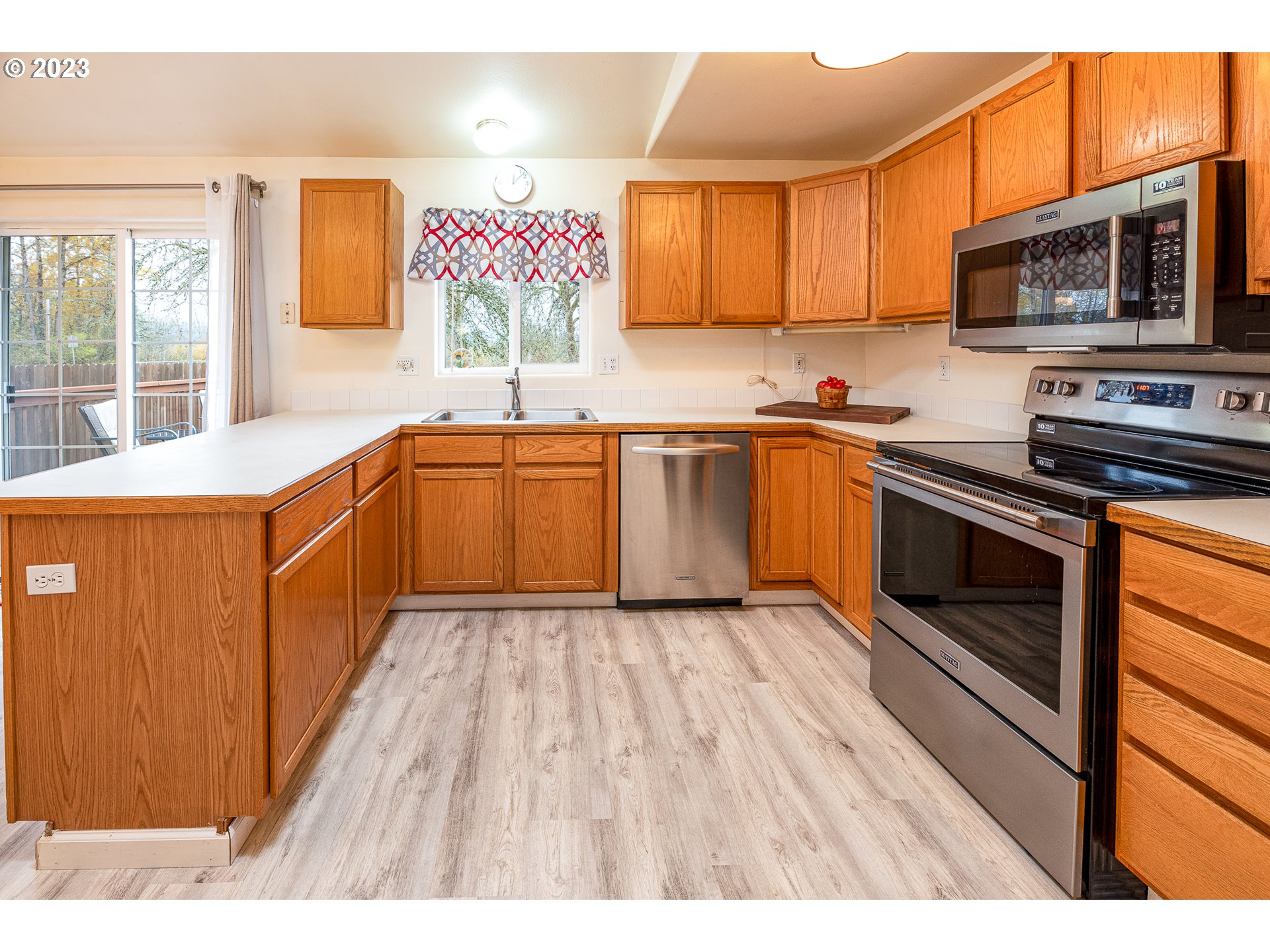 1181 Ash Grove Loop Creswell, OR 97426 - Photo 14 of 34 Kitchen