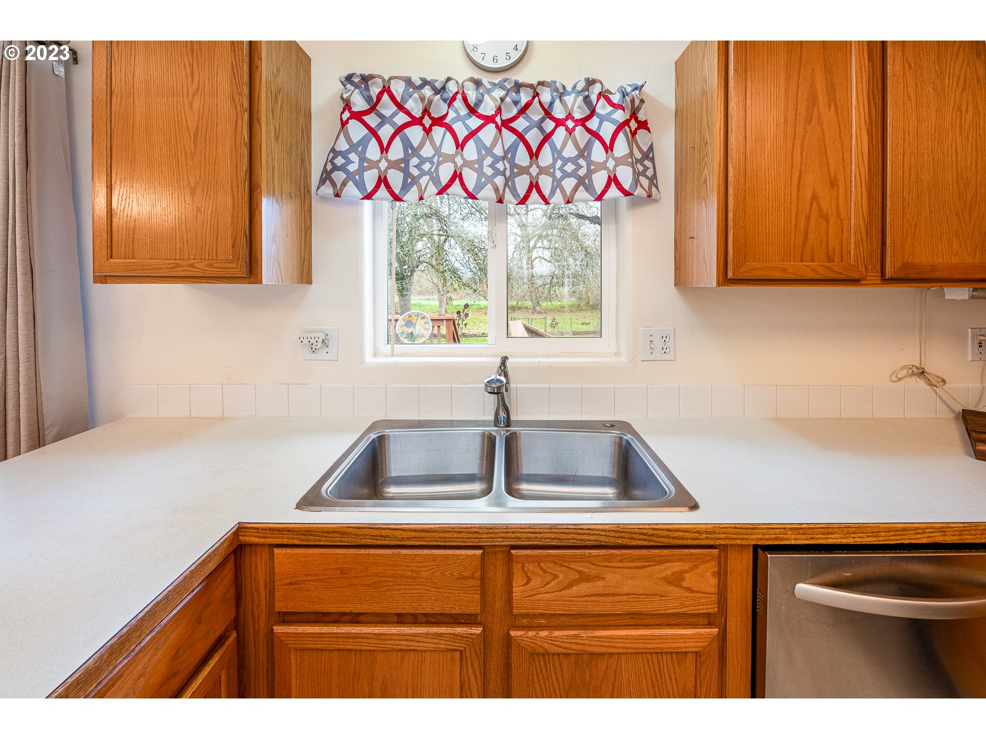 1181 Ash Grove Loop Creswell, OR 97426 - Photo 16 of 34 Kitchen