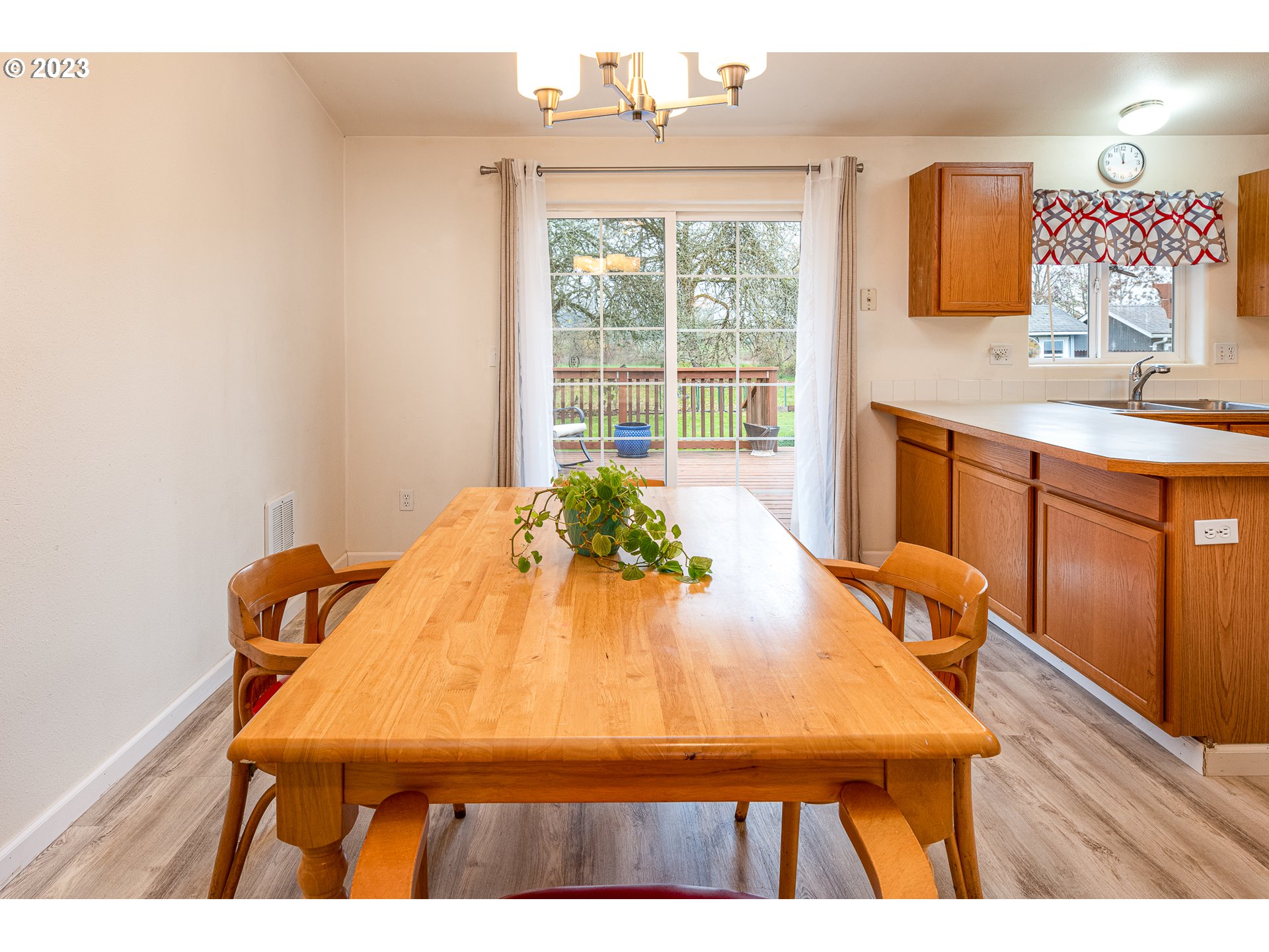1181 Ash Grove Loop Creswell, OR 97426 - Photo 18 of 34 Dining Area
