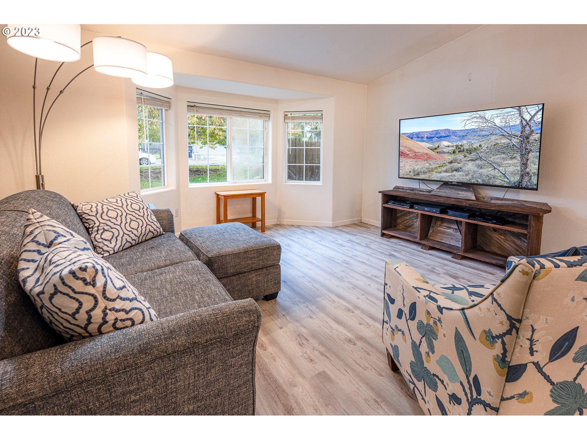 1181 Ash Grove Loop Creswell, OR 97426 - Photo 8 of 34 Living Room