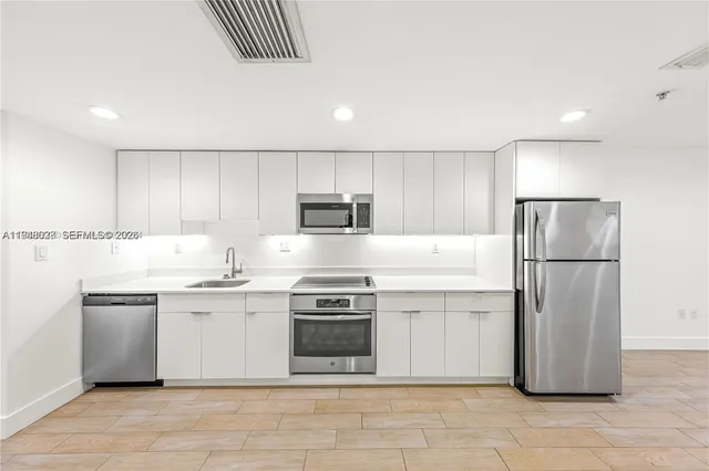 $4,200 | 1966 Biarritz Drive, Unit 3, Miami Beach, FL 33141