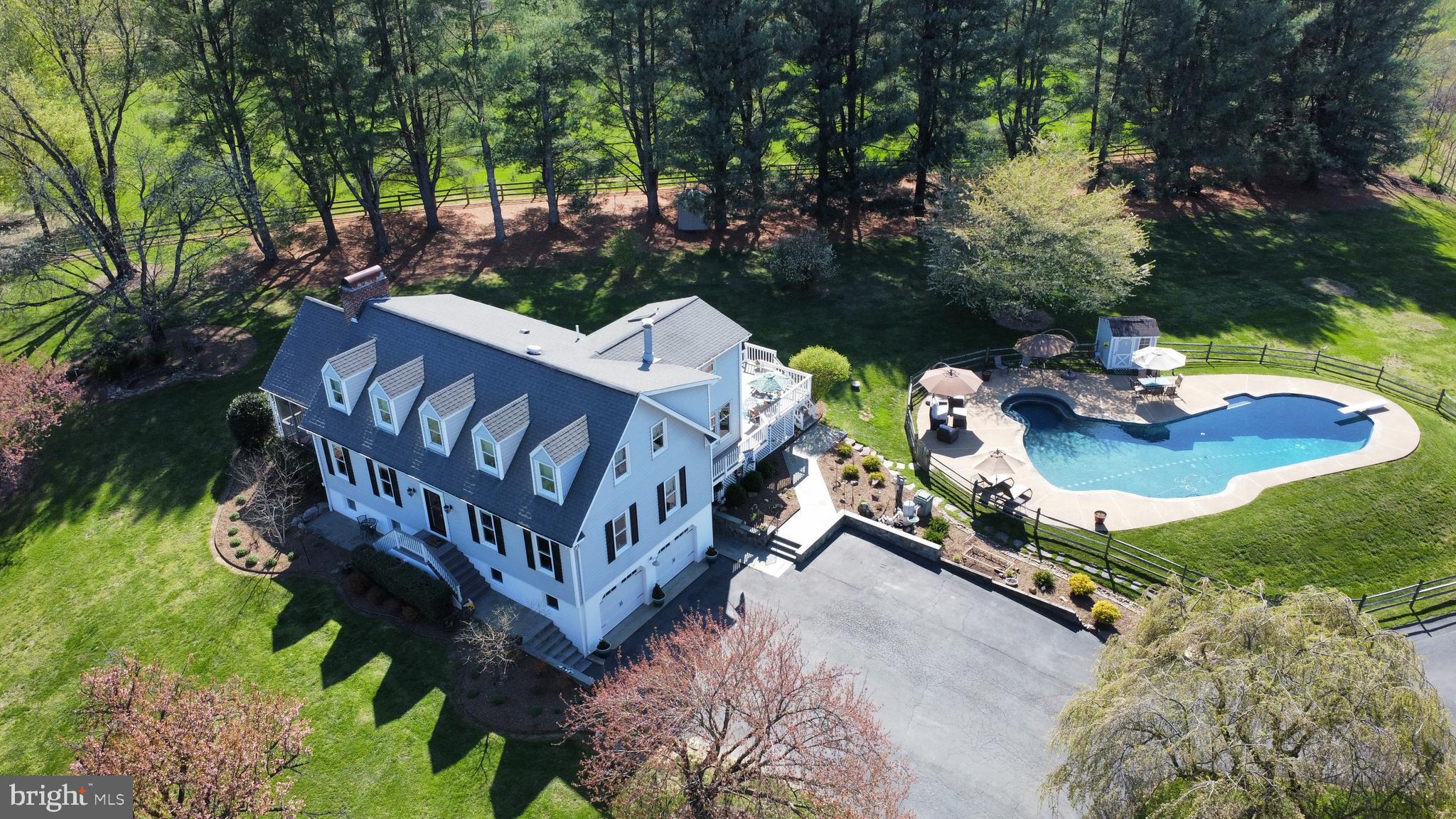 19411 Shelburne Glebe Road Leesburg, VA 20175 - Photo 3 of 58 Salt water pool