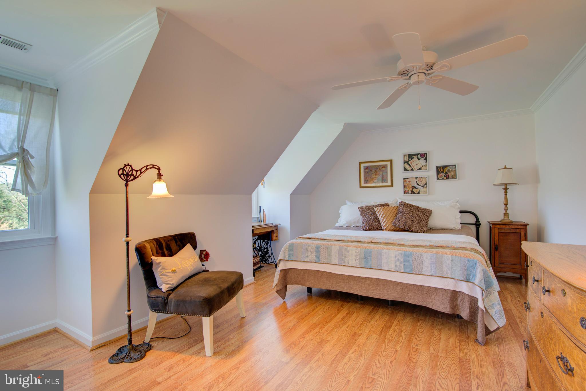 19411 Shelburne Glebe Road Leesburg, VA 20175 - Photo 32 of 58 Second bedroom with hardwood floors