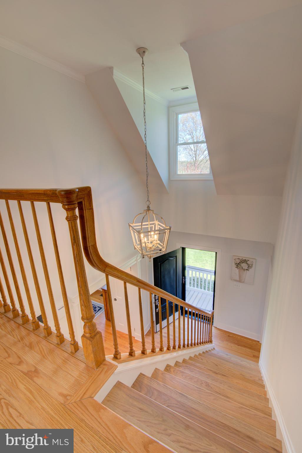 19411 Shelburne Glebe Road Leesburg, VA 20175 - Photo 44 of 58 Upper level landing & foyer