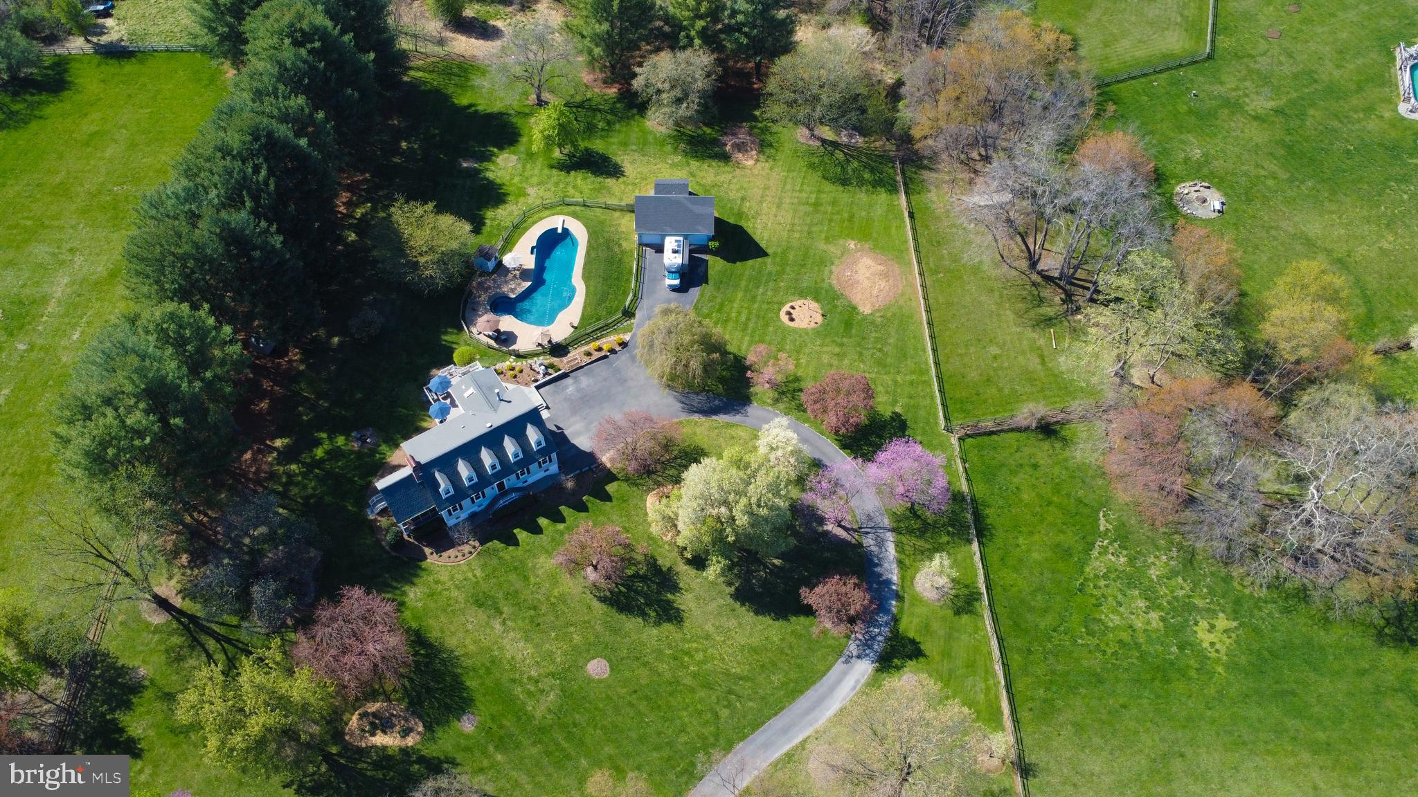 19411 Shelburne Glebe Road Leesburg, VA 20175 - Photo 49 of 58 Expansive driveway