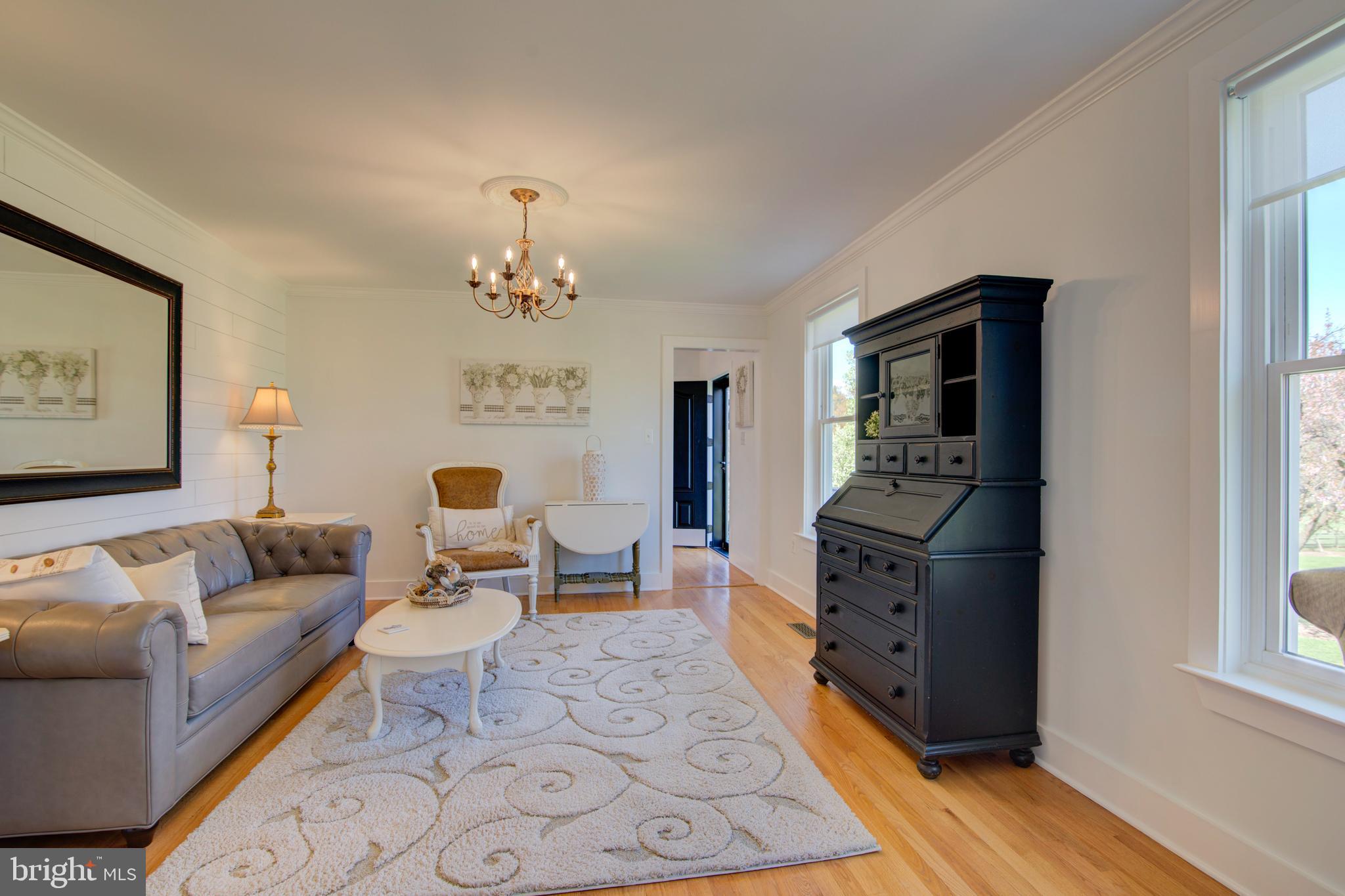 19411 Shelburne Glebe Road Leesburg, VA 20175 - Photo 6 of 58 Check out all of the trim details