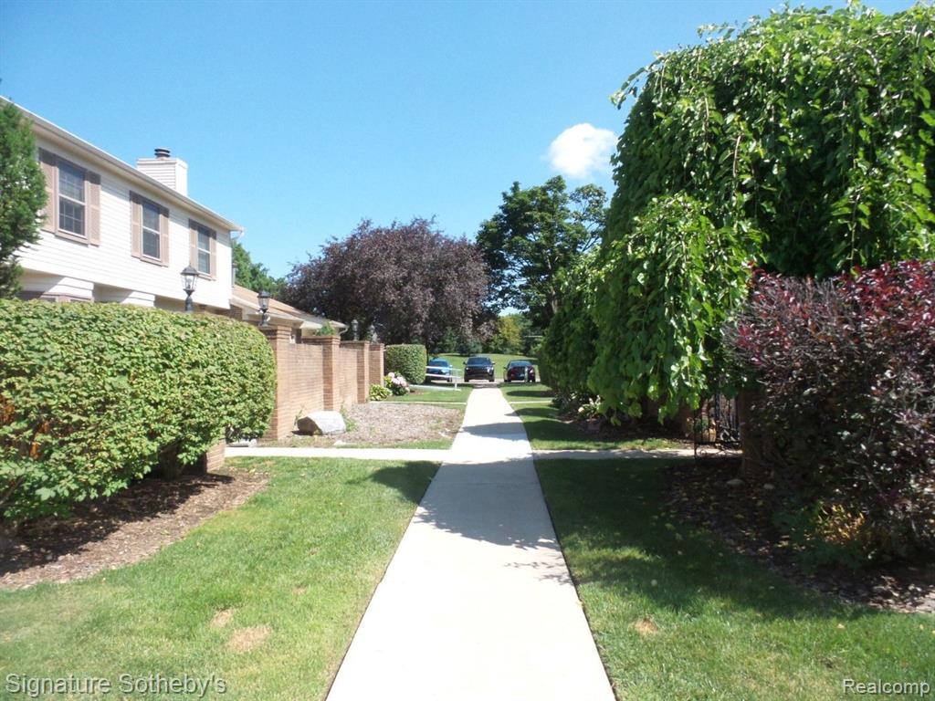 22375 Peach Tree Novi, MI 48375 - Photo 26 of 37