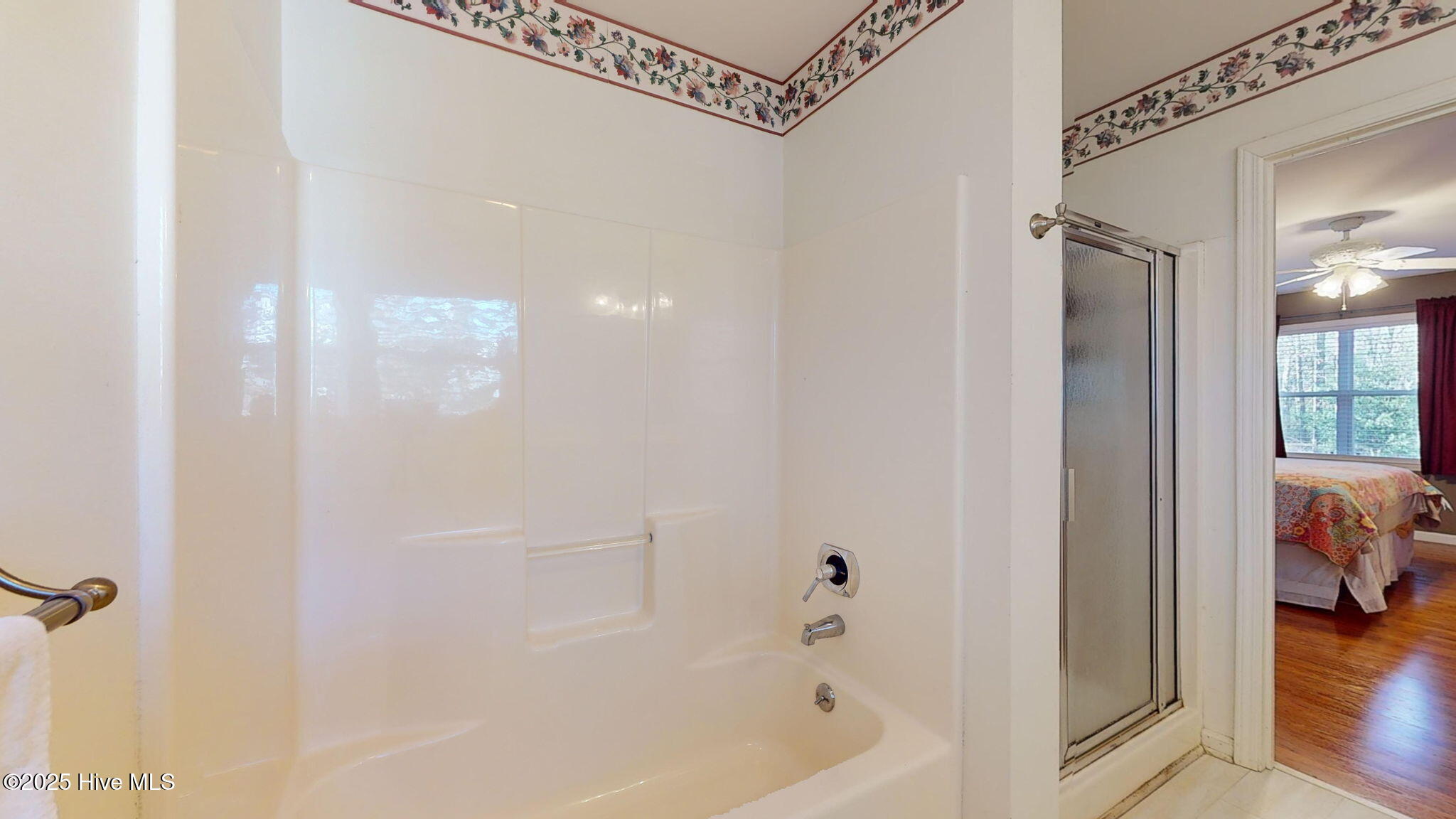 551 Deer Run Road New Bern, NC 28562 - Photo 20 of 33 Primary separate shower and tub