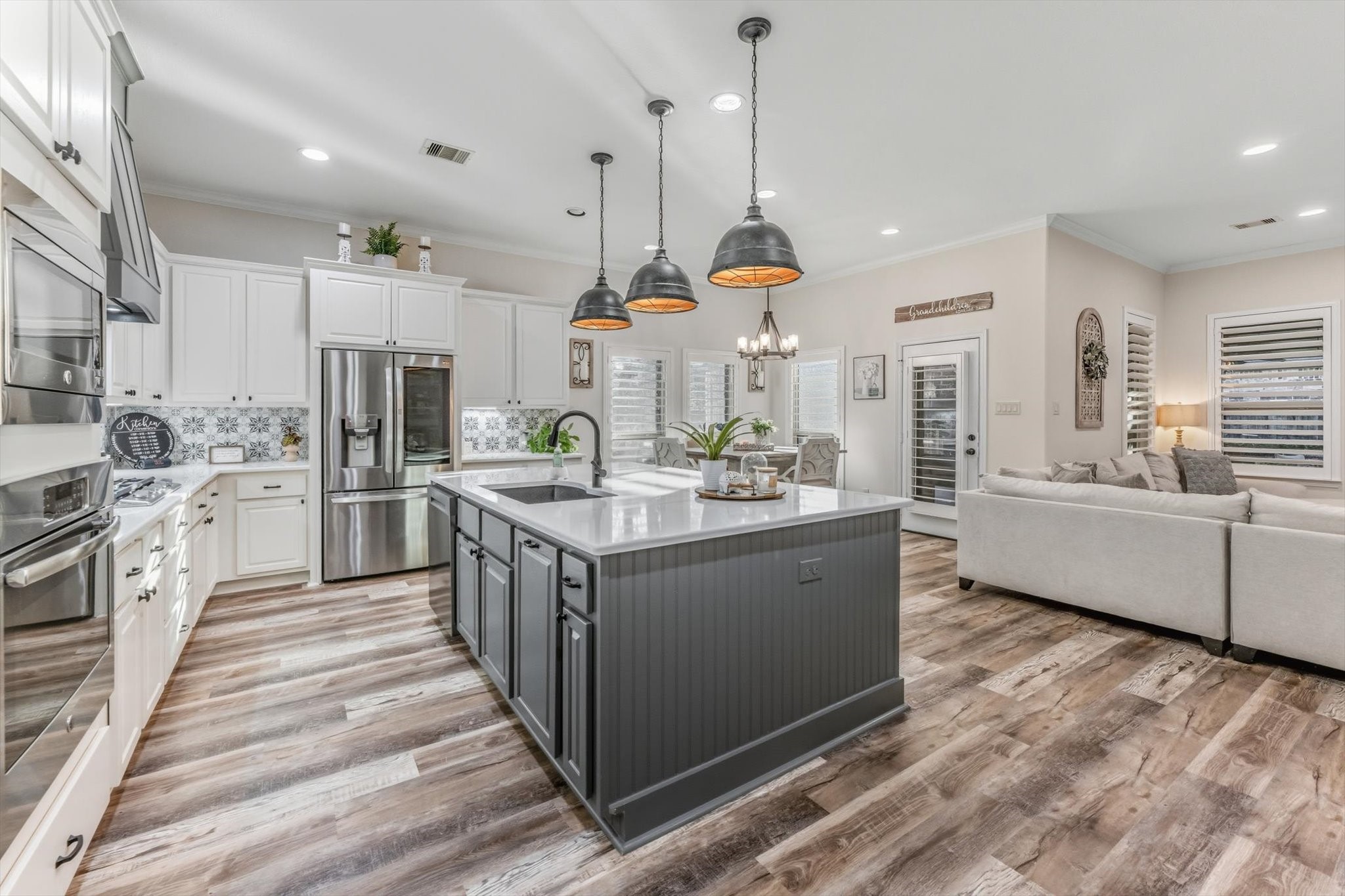 103 Fox Rindle Road Montgomery, TX 77316 - Photo 5 of 44 Quartz waterfall island takes center stage, offering striking design and generous seating for effortless hosting.