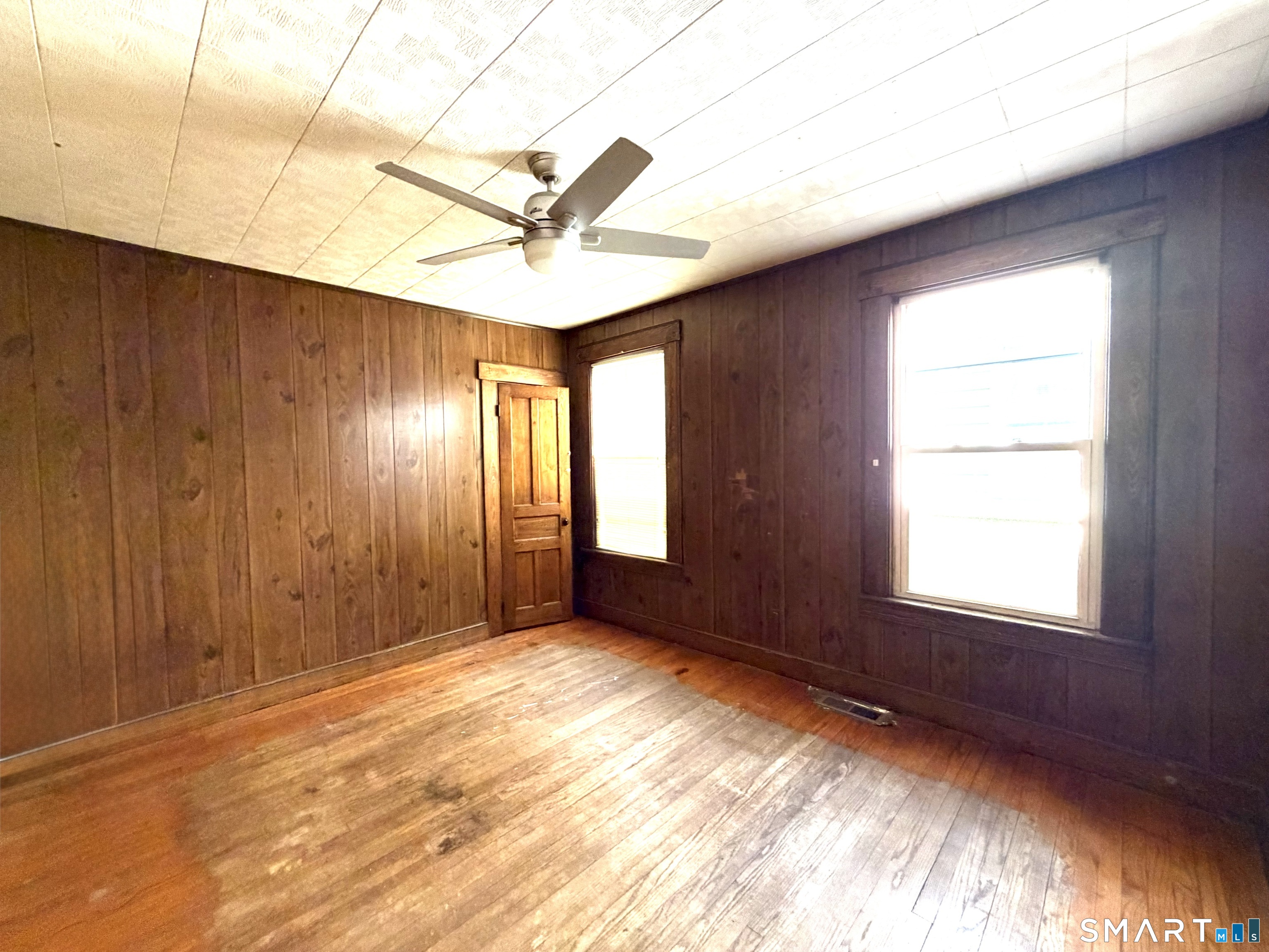 41-43 Washington Terrace Bridgeport, CT 06604 - Photo 16 of 18 a view of an empty room and window