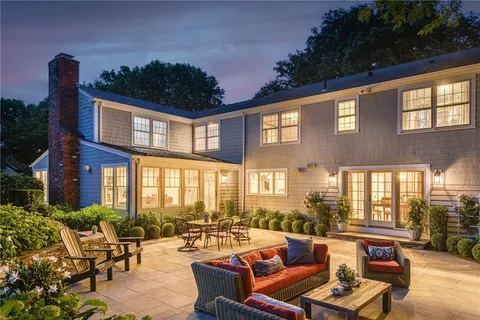 $2,250,000 | 9 Stone Tower Lane, Barrington, RI 02806