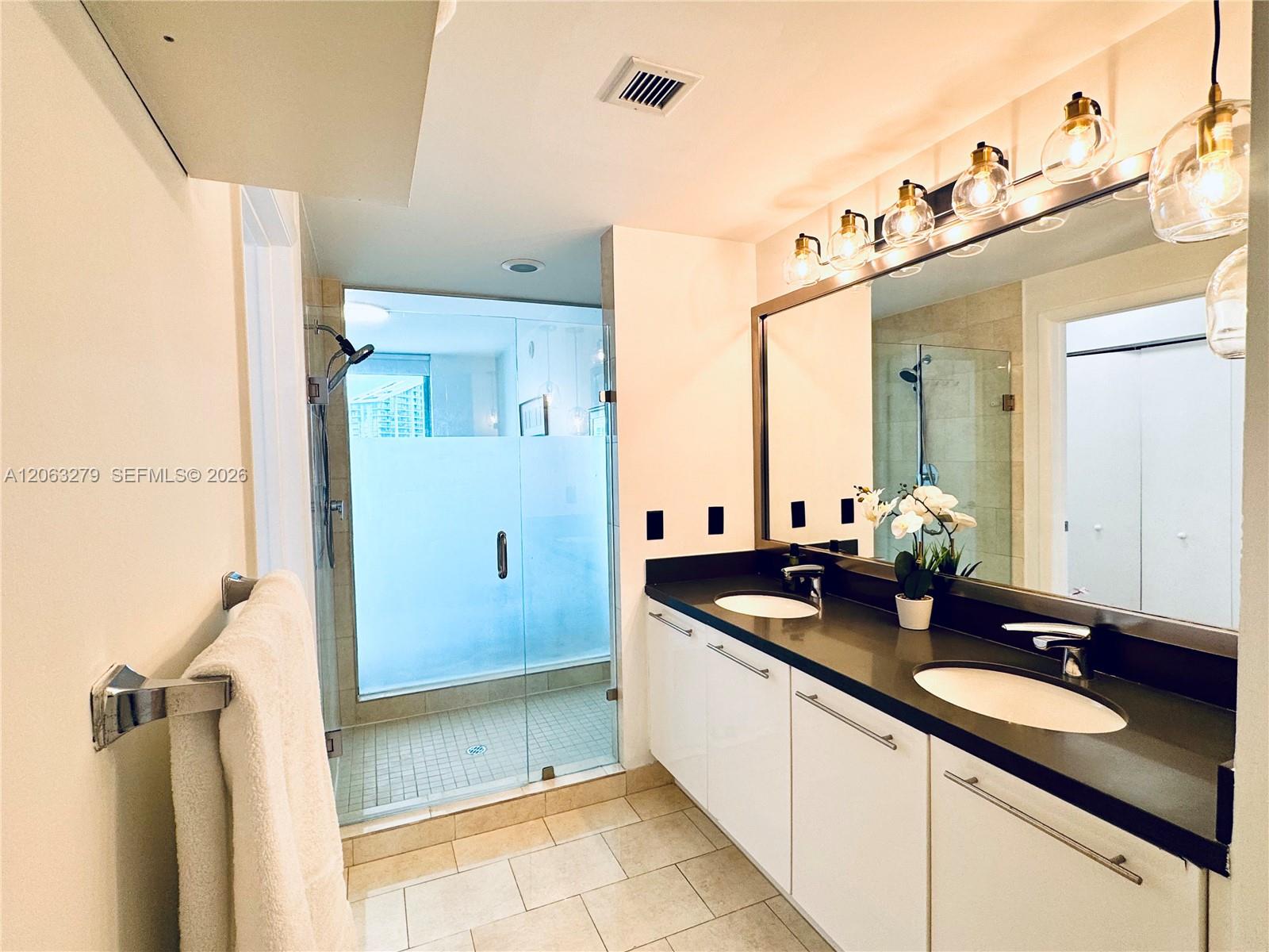 90 Southwest 3rd Street, Unit 3902 Miami, FL 33130 - Photo 8 of 18 Gallery Image 8