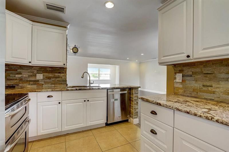 9387 Richmond Circle Boca Raton, FL 33434 - Photo 3 of 15 Photo 3