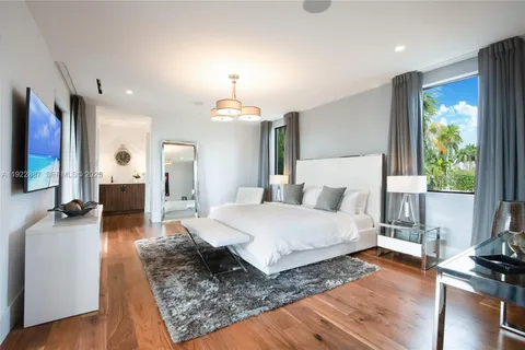 $5,490,000 | 7501 Coquina Drive, North Bay Village, FL 33141