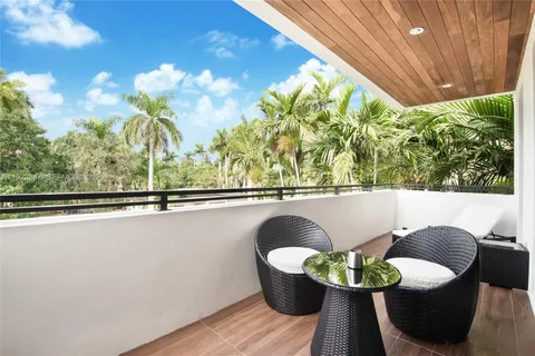 $5,490,000 | 7501 Coquina Drive, North Bay Village, FL 33141