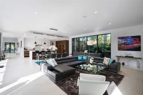 $5,490,000 | 7501 Coquina Drive, North Bay Village, FL 33141