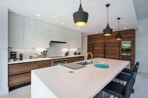 $5,490,000 | 7501 Coquina Drive, North Bay Village, FL 33141