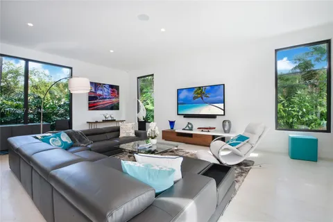 $5,490,000 | 7501 Coquina Drive, North Bay Village, FL 33141