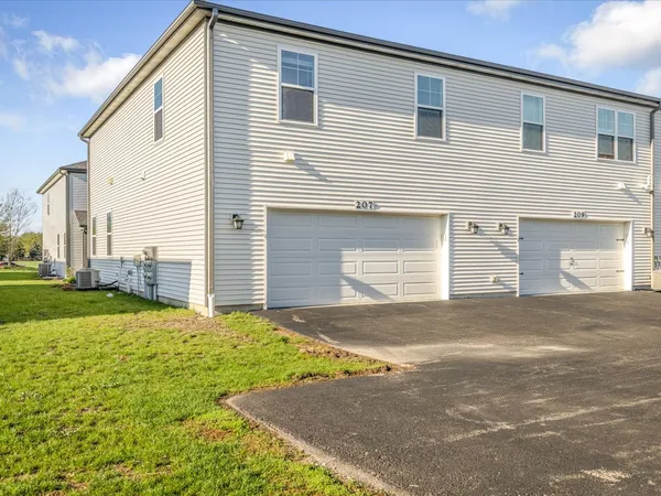 $289,500 | 207 South Llanos Street, Cortland, IL 60112