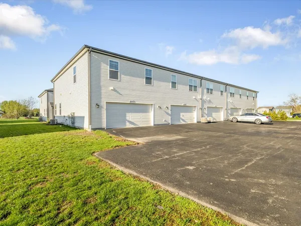 $289,500 | 207 South Llanos Street, Cortland, IL 60112