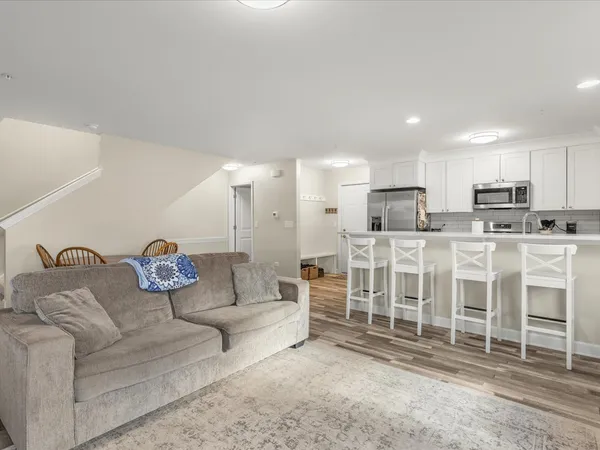 $289,500 | 207 South Llanos Street, Cortland, IL 60112