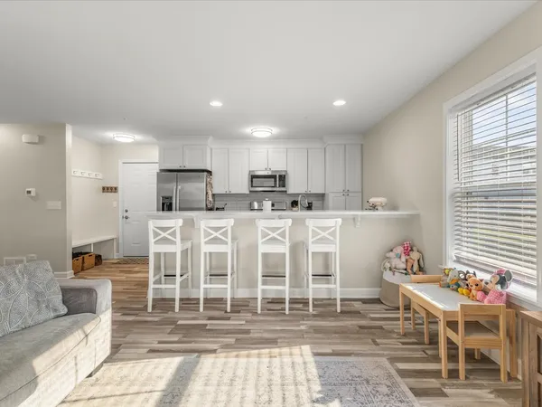 $289,500 | 207 South Llanos Street, Cortland, IL 60112