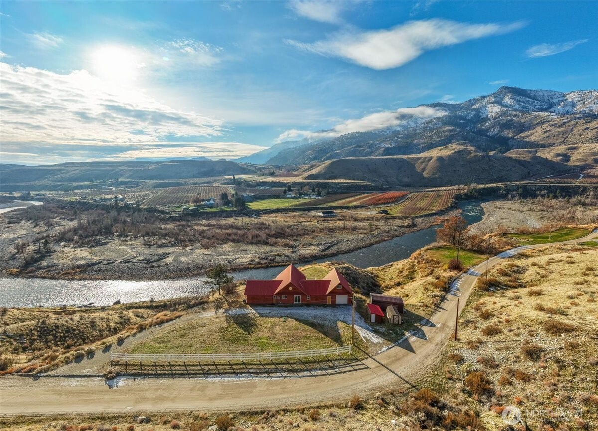11 Pateros Fish Hatchery Road Pateros, WA 98846 - Photo 31 of 33 a view of a backyard of a house