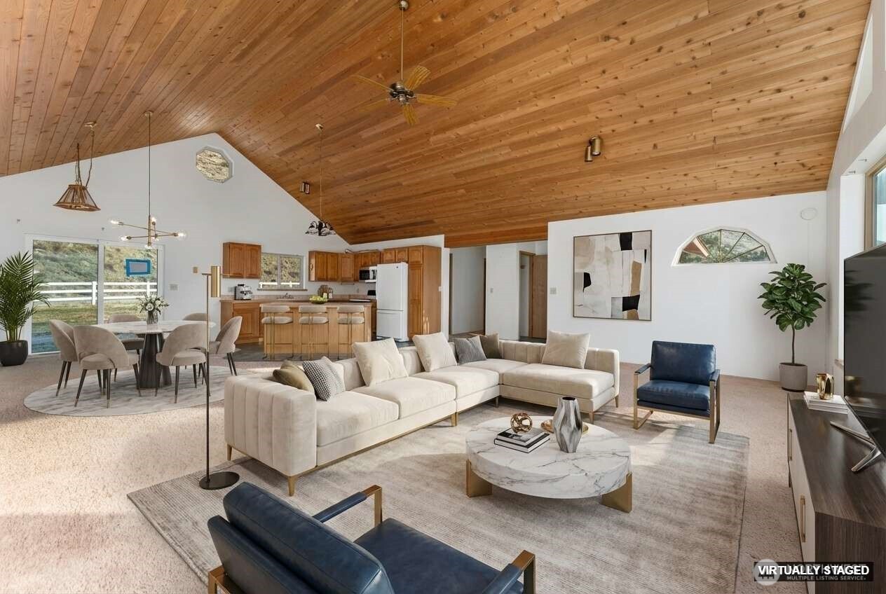 11 Pateros Fish Hatchery Road Pateros, WA 98846 - Photo 10 of 33 a living room with furniture