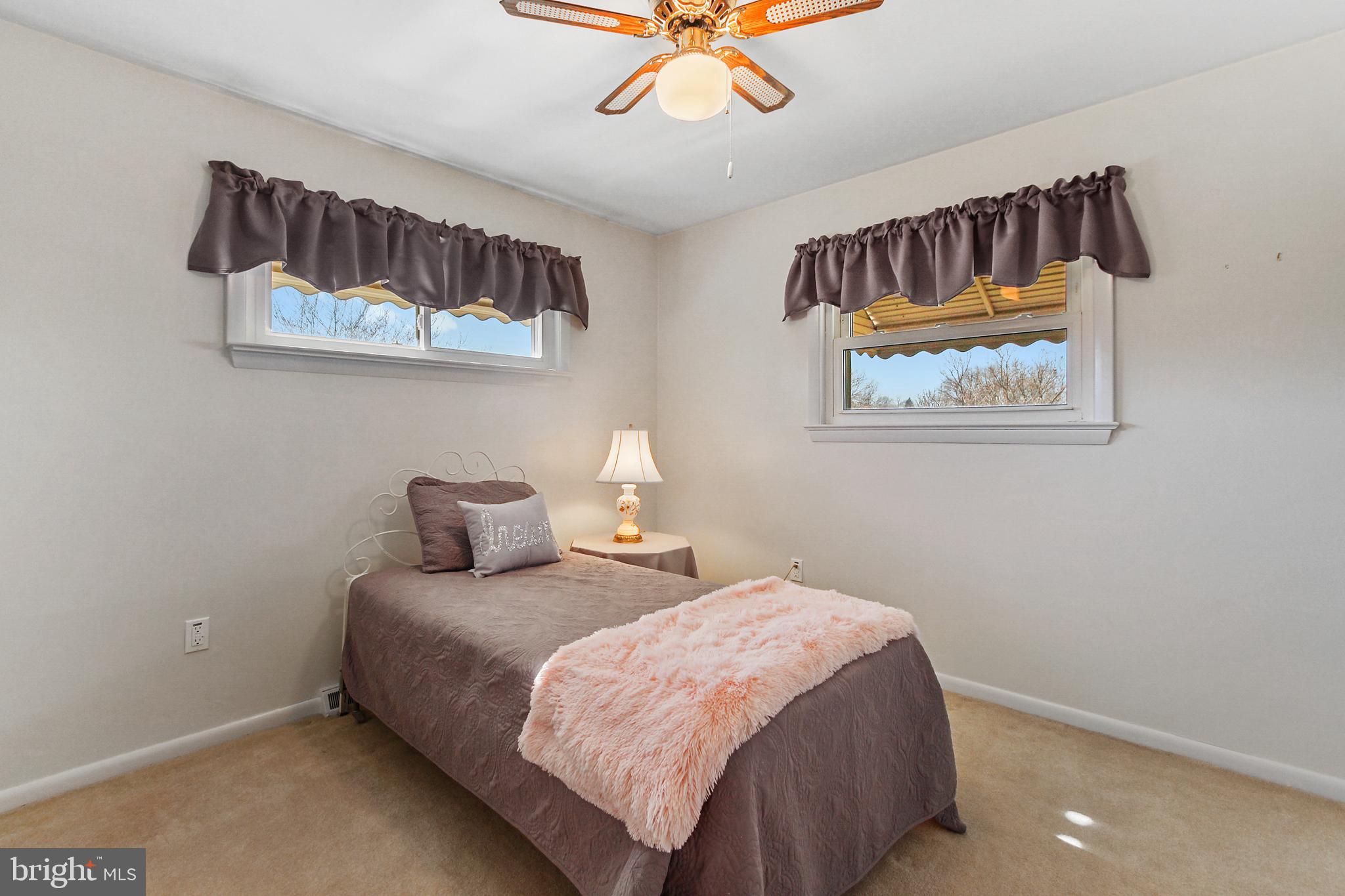 131 Harvard Road Hagerstown, MD 21742 - Photo 14 of 25 Big second bedroom