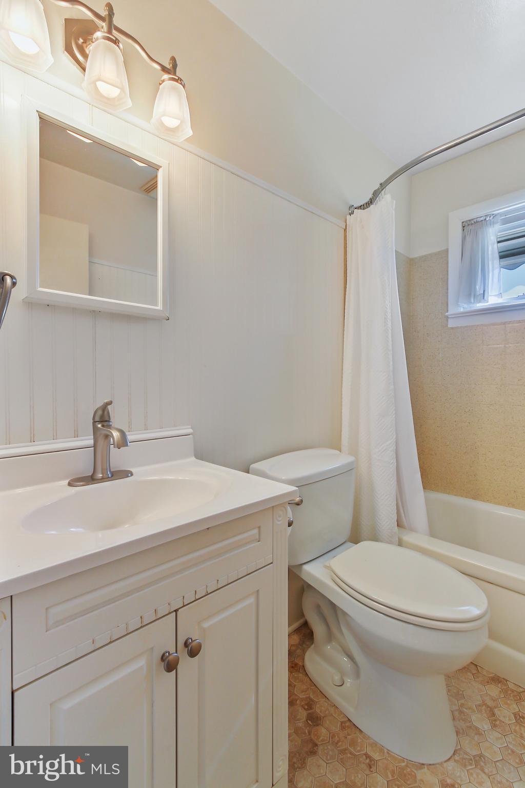 131 Harvard Road Hagerstown, MD 21742 - Photo 16 of 25 Beautiful hall bath