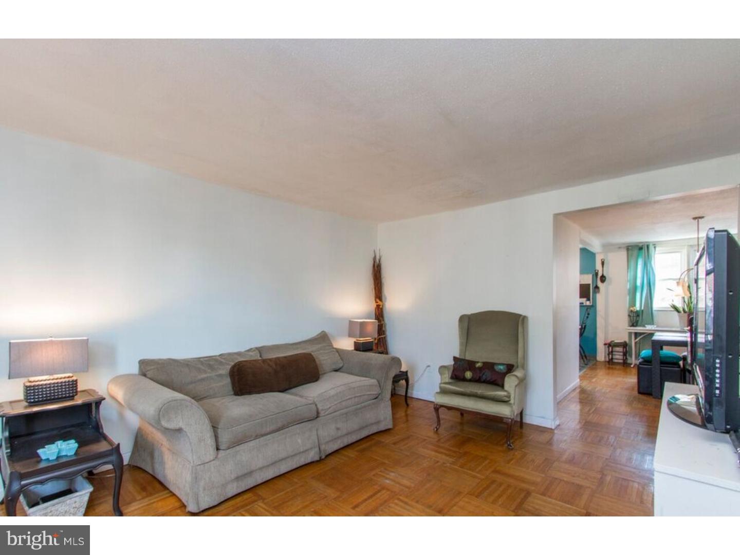 20 Concord Road Darby, PA 19023 - Photo 5 of 22 Living Room
