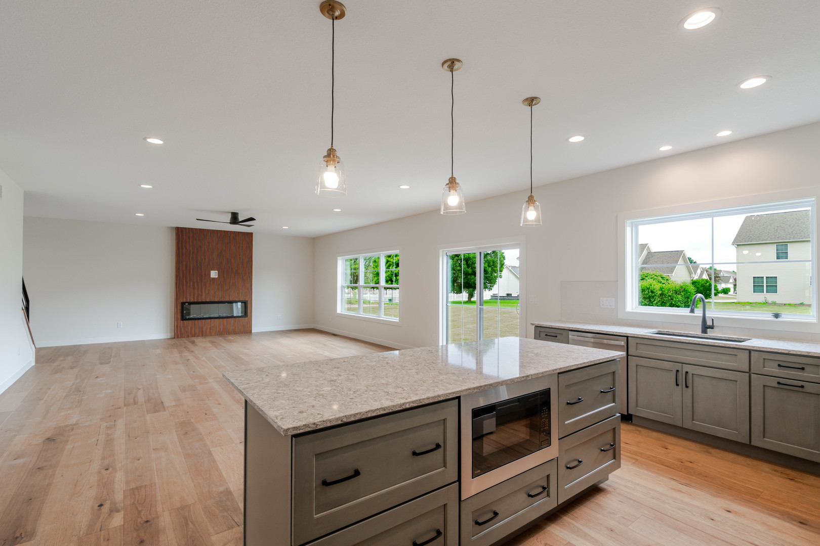 1304 Woodbine Road Bloomington, IL 61704 - Photo 13 of 49