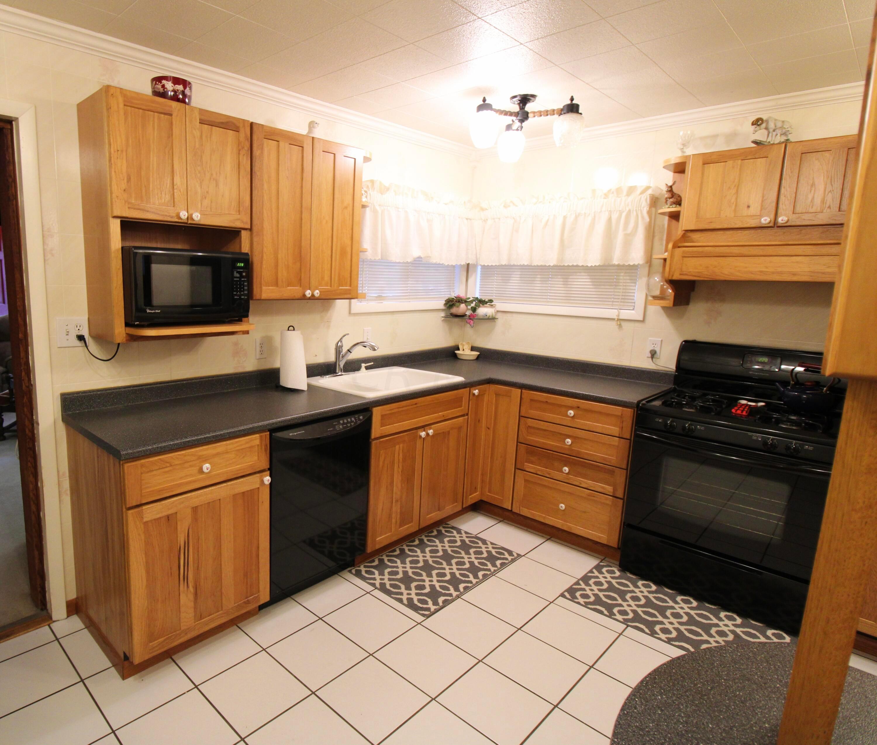 3464-3466 Eakin Road Columbus, OH 43204 - Photo 17 of 51 Kitchen