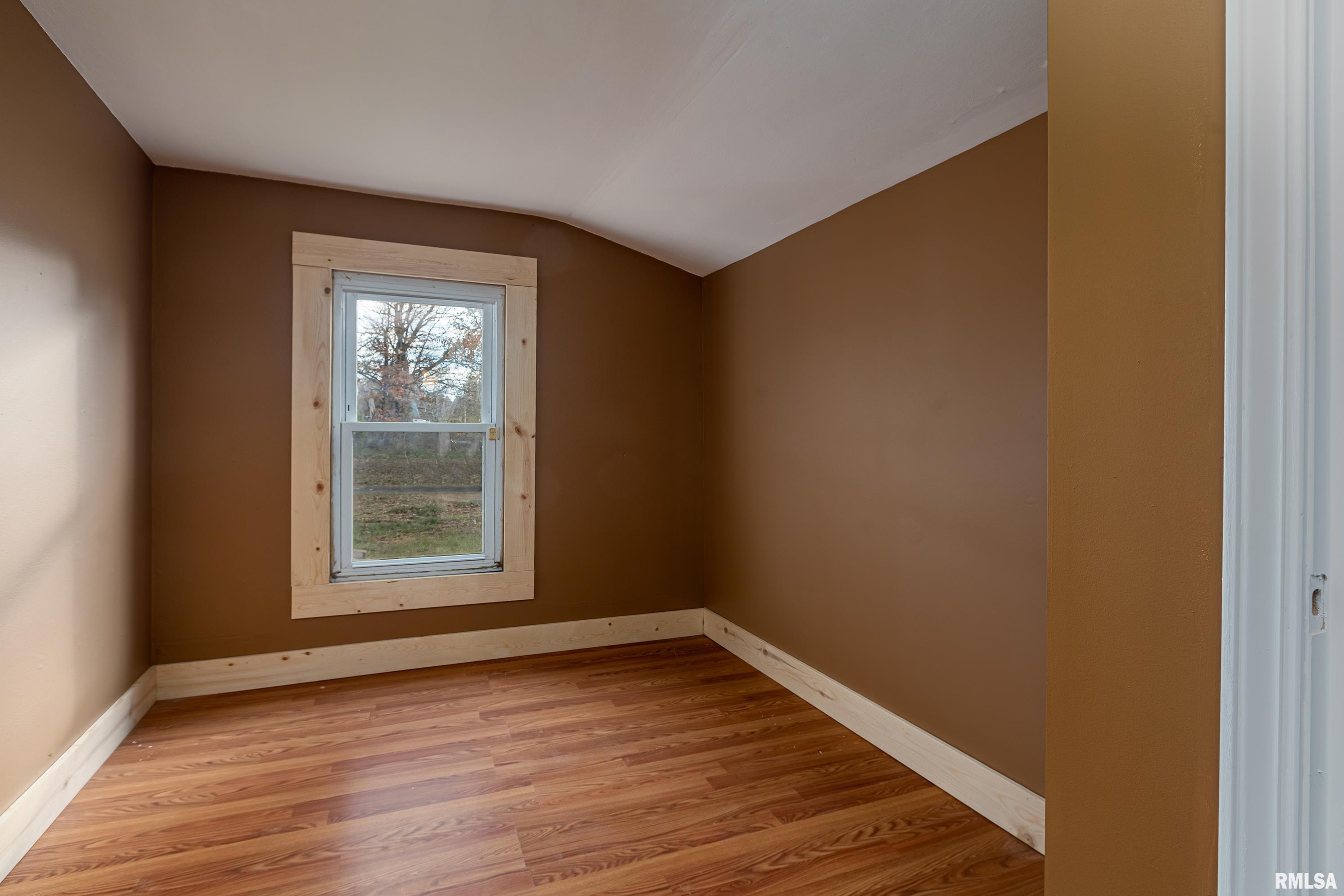 307 7th Street Colp, IL 62918 - Photo 11 of 33