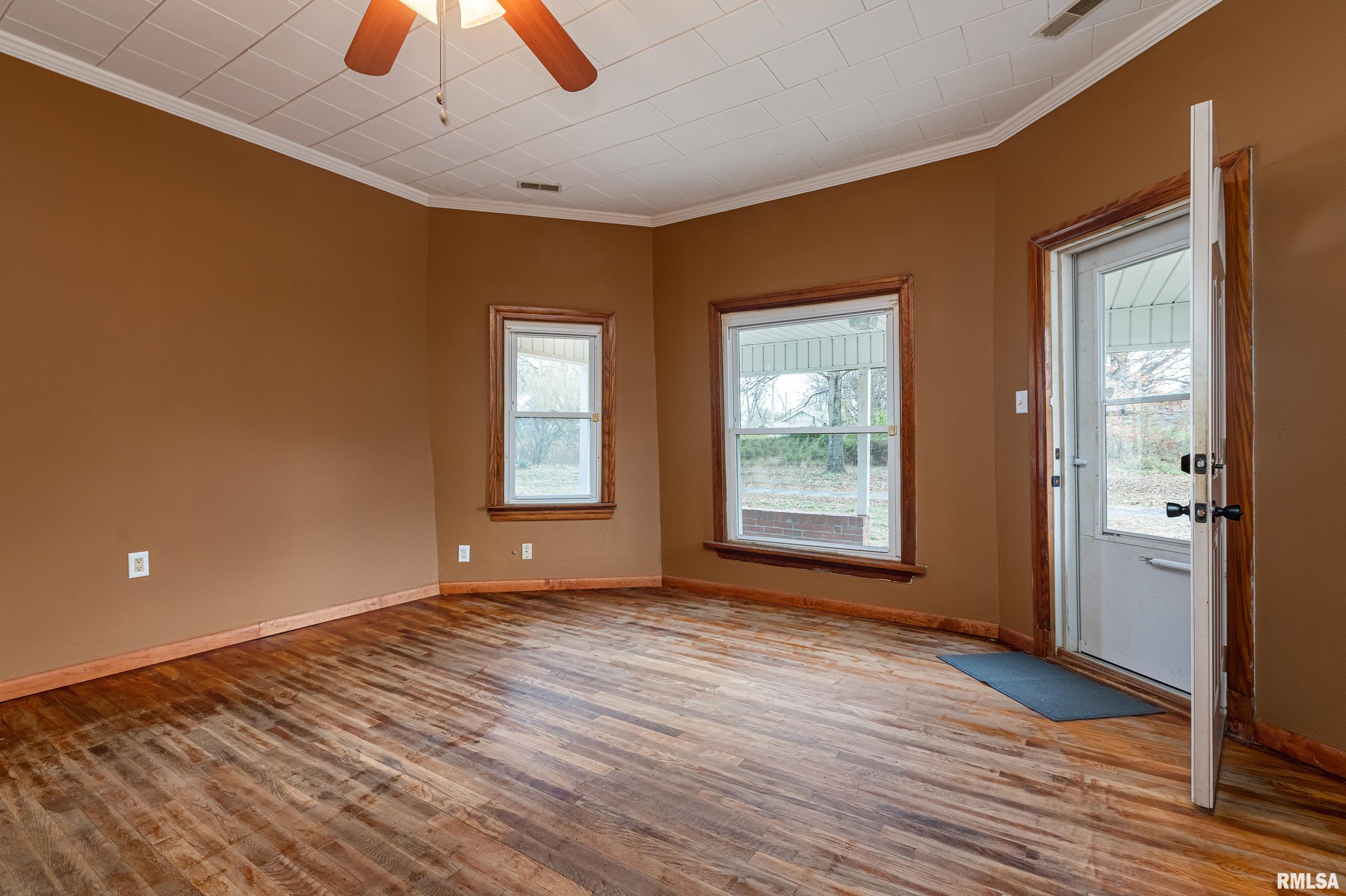 307 7th Street Colp, IL 62918 - Photo 3 of 33