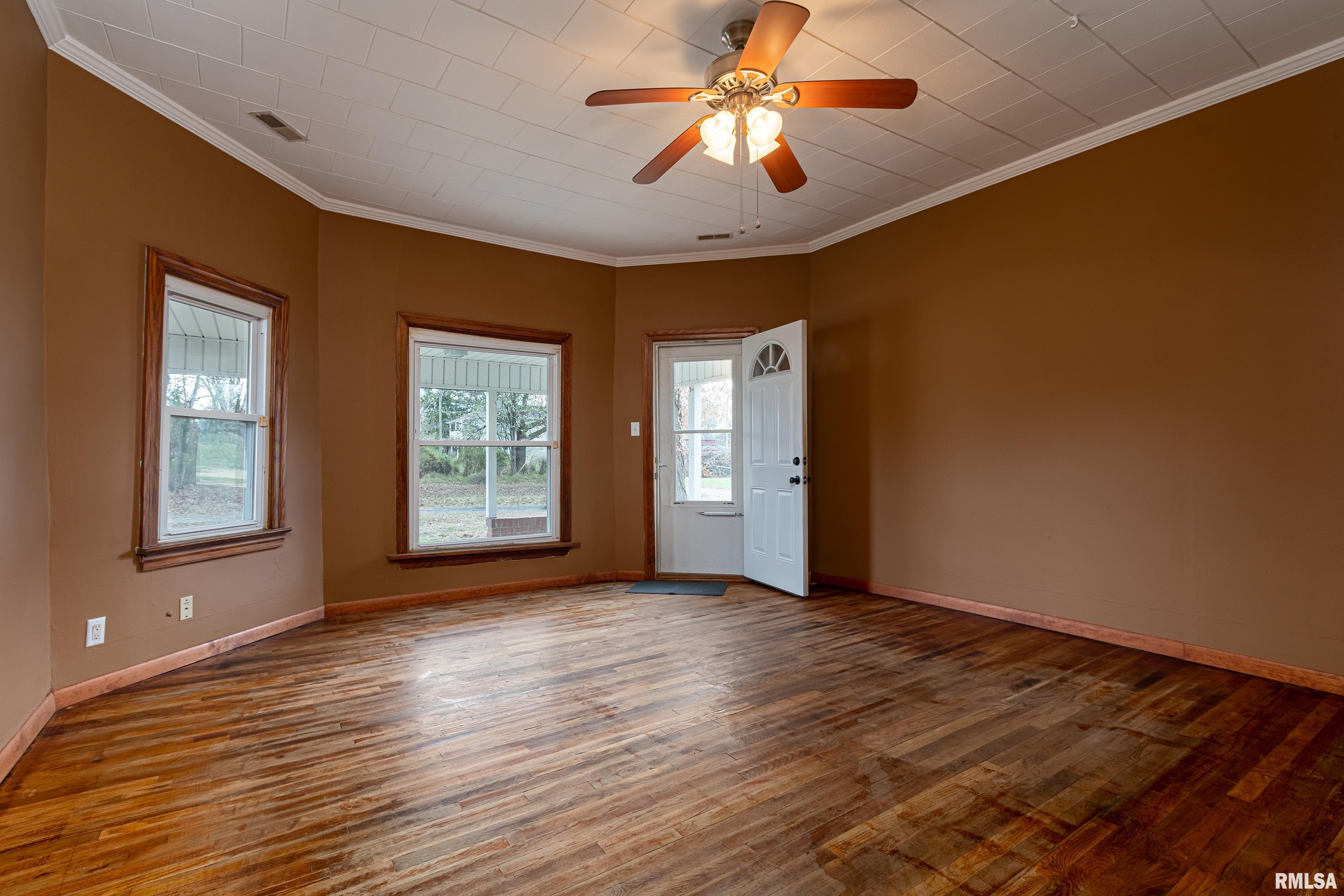 307 7th Street Colp, IL 62918 - Photo 4 of 33