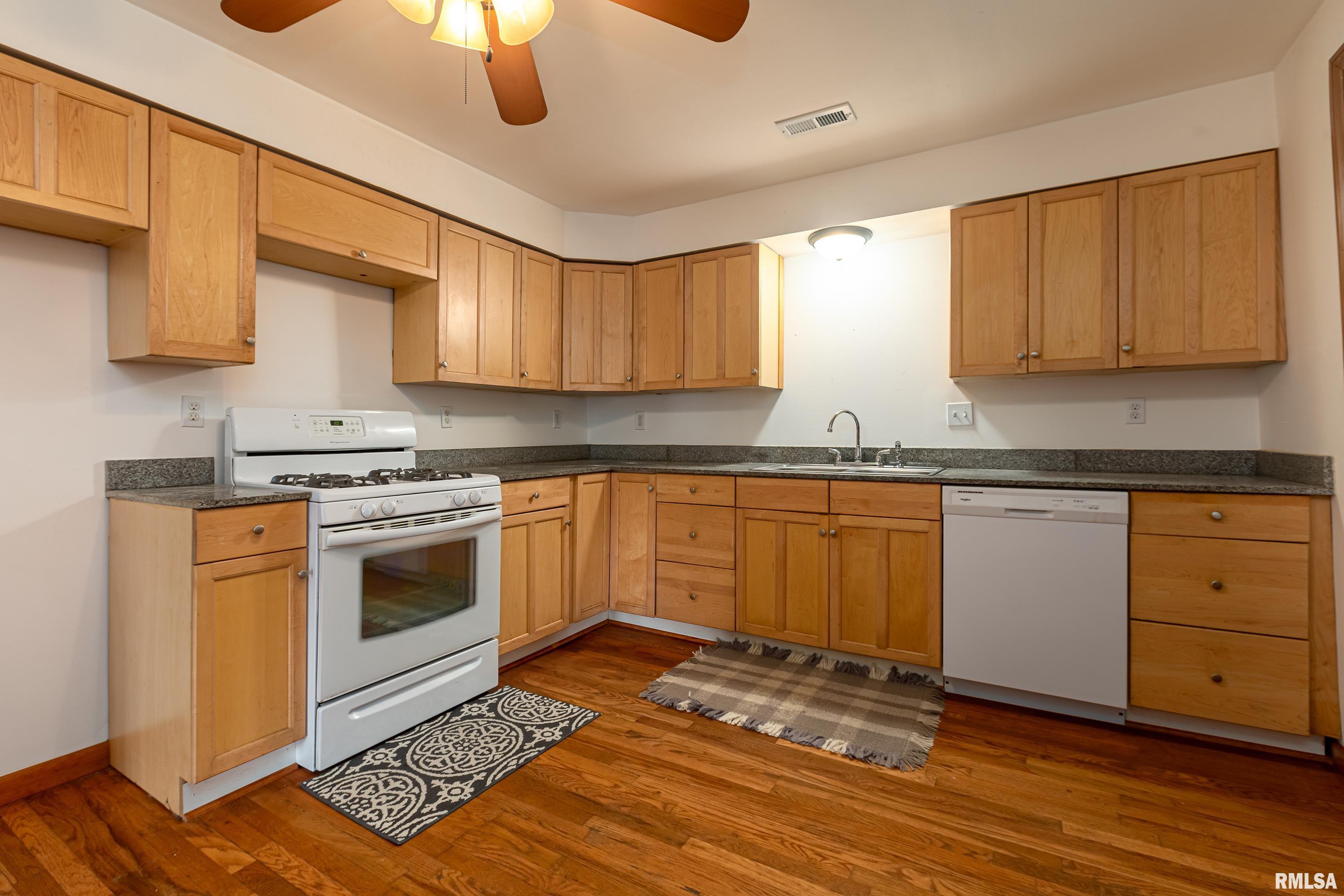 307 7th Street Colp, IL 62918 - Photo 5 of 33