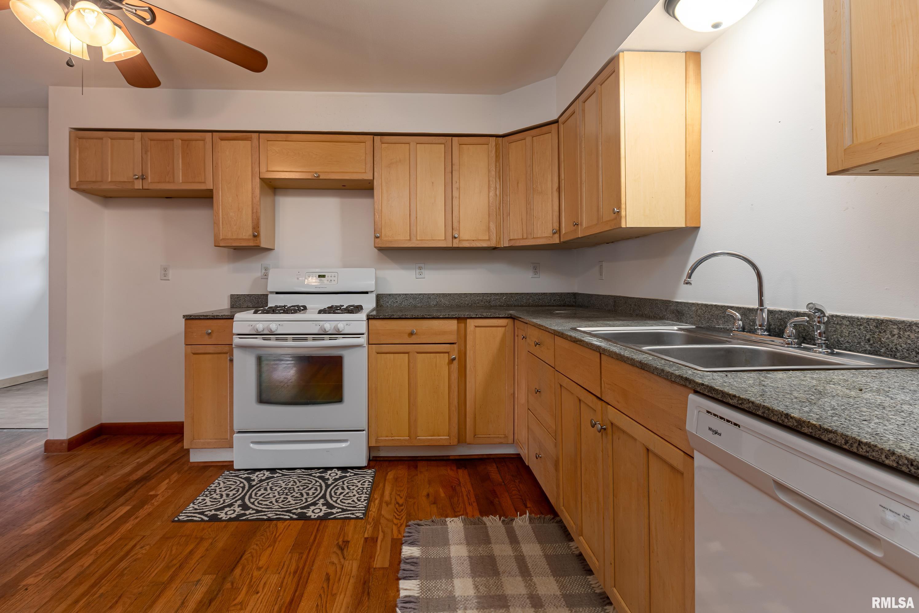 307 7th Street Colp, IL 62918 - Photo 7 of 33