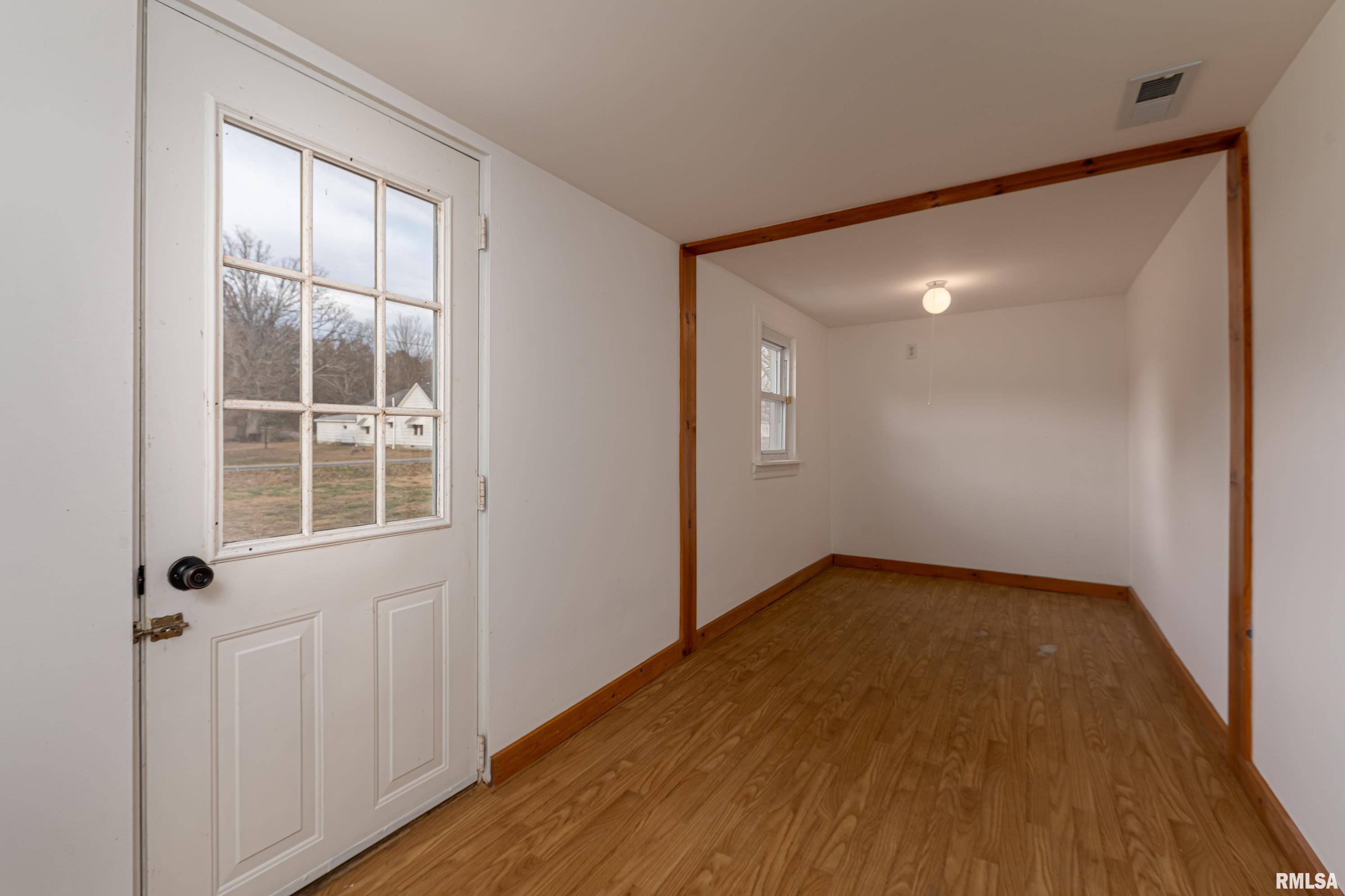307 7th Street Colp, IL 62918 - Photo 8 of 33