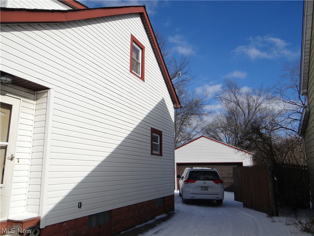 1187 Lander Road Cleveland, OH 44124 - Photo 2 of 13