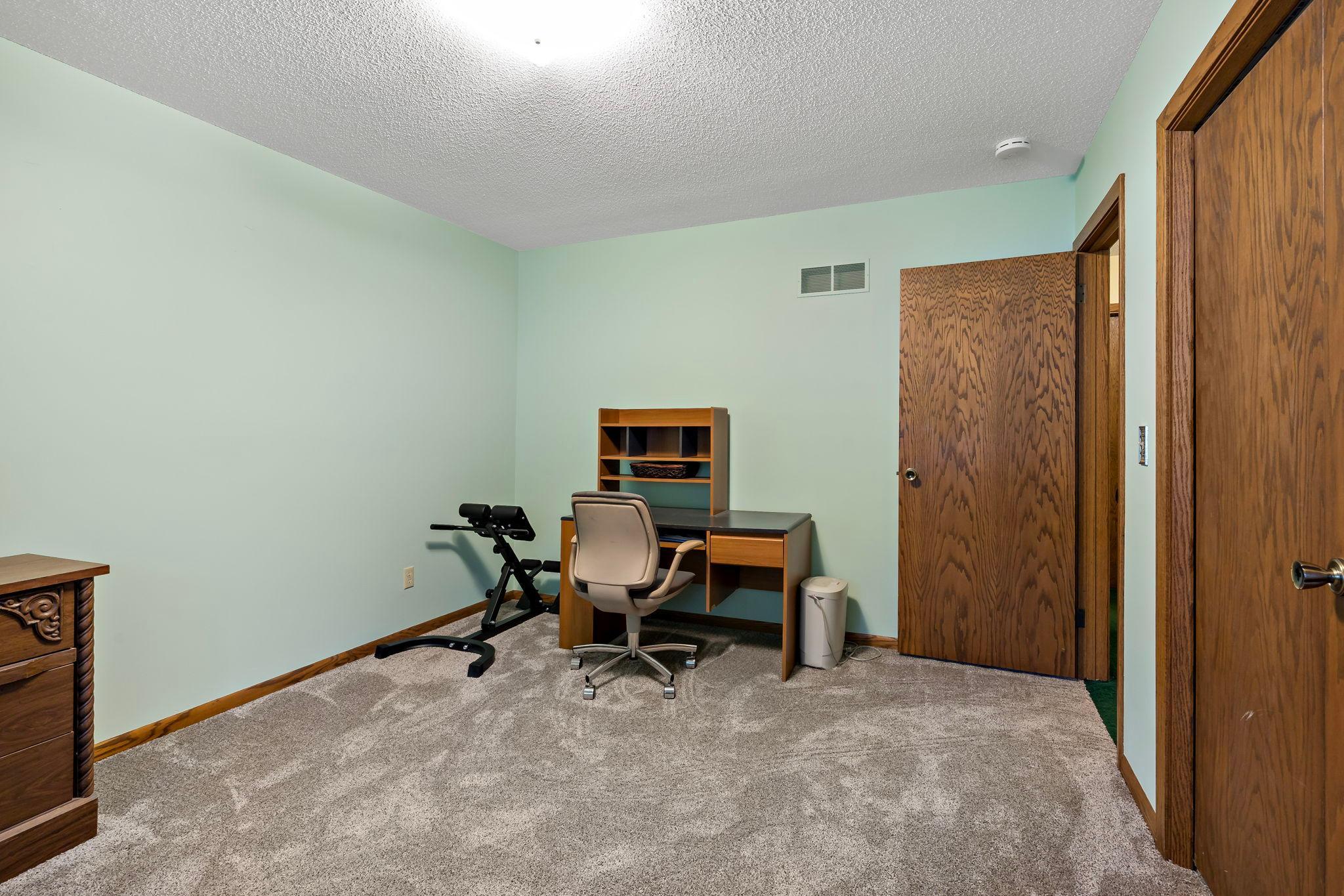 2217 Ripley Avenue Maplewood, MN 55109 - Photo 32 of 48