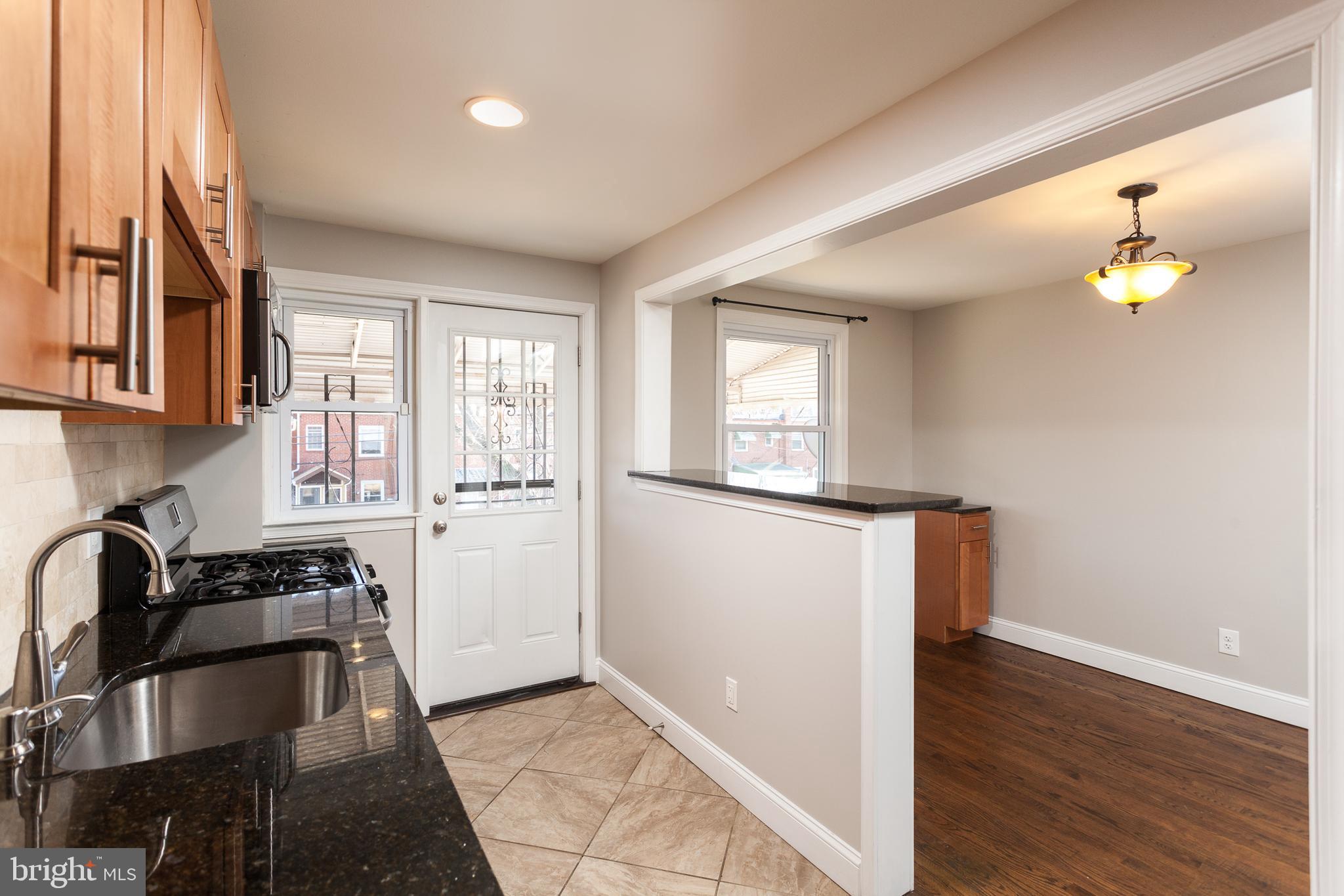 721 South Woodington Road Baltimore, MD 21229 - Photo 11 of 33 Kitchen