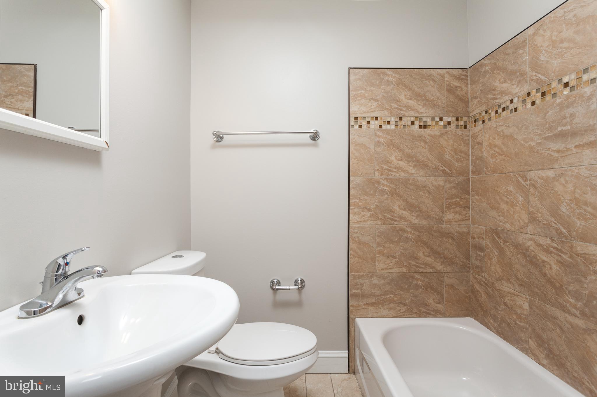 721 South Woodington Road Baltimore, MD 21229 - Photo 19 of 33 Upper Level Main Bath